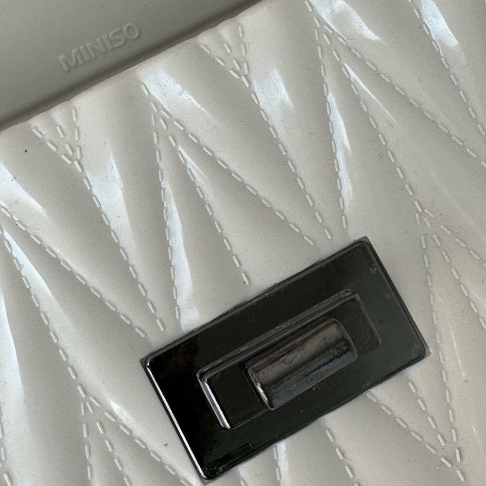 Miniso Plastic Clutch - Picture 3 of 5